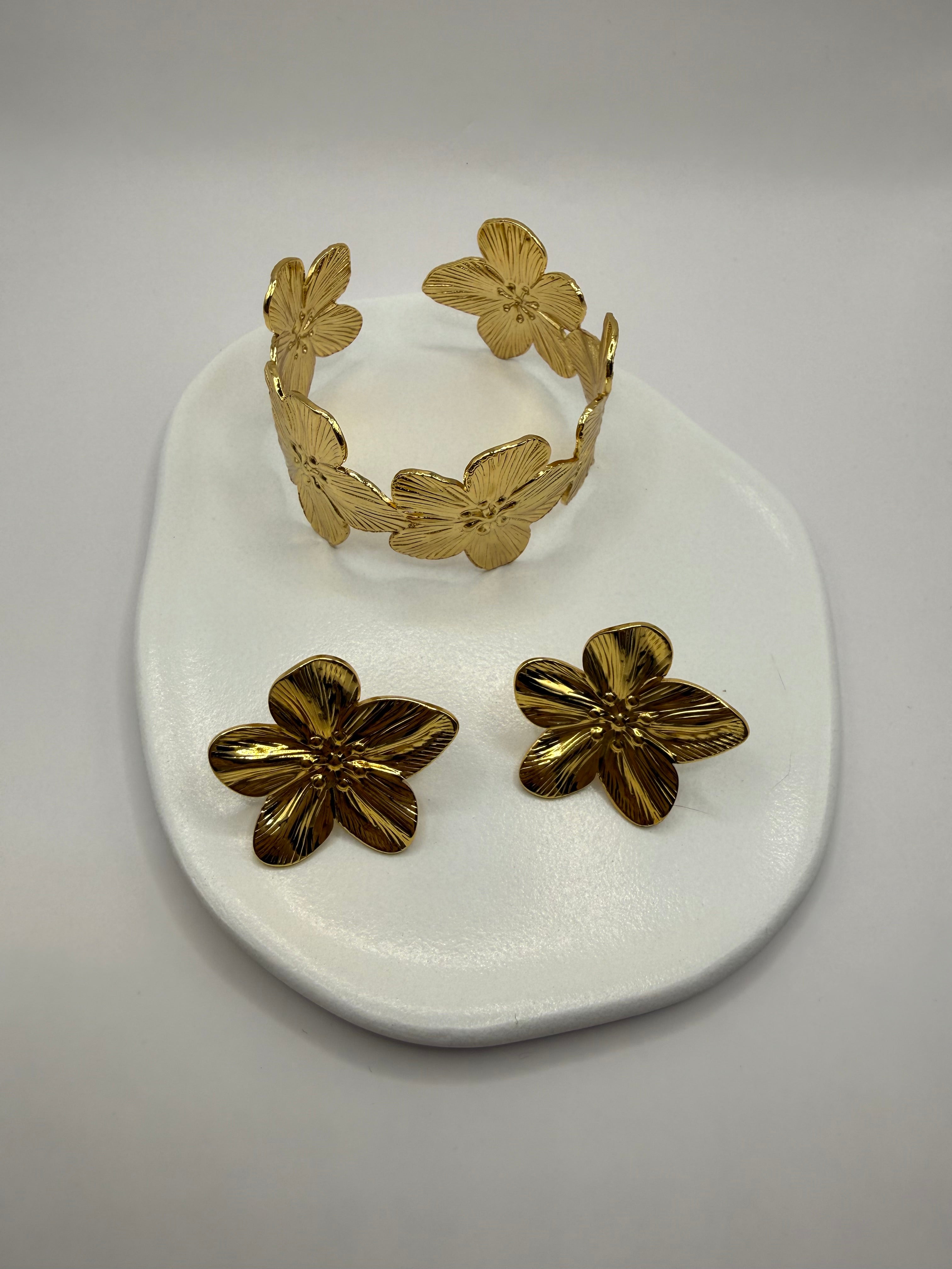 Lot de boucles d’oreilles + bracelet