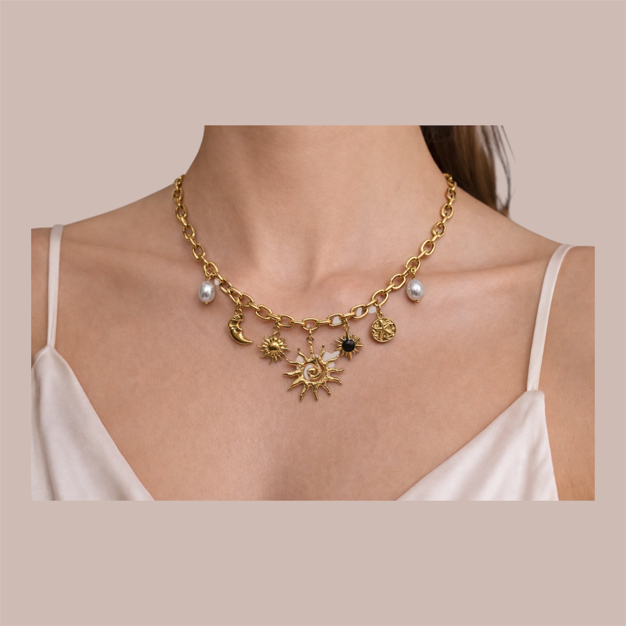 Collier à breloque - doré